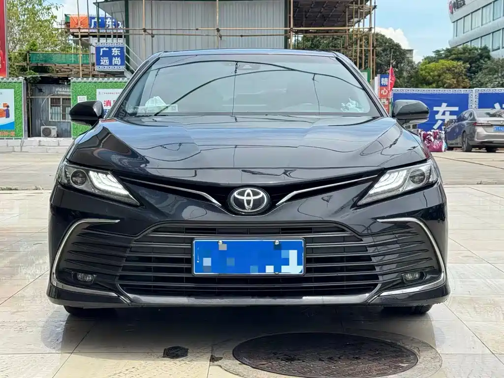 Toyota Camry 2022 — фото 2