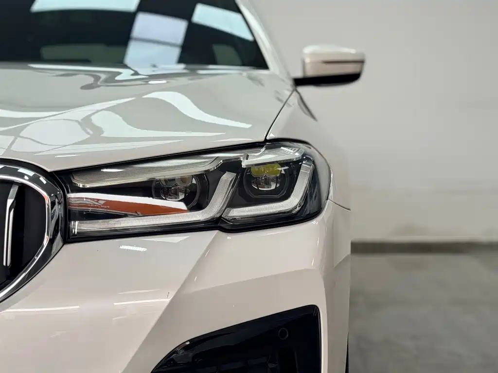 BMW 5 Series 2023 — фото 10