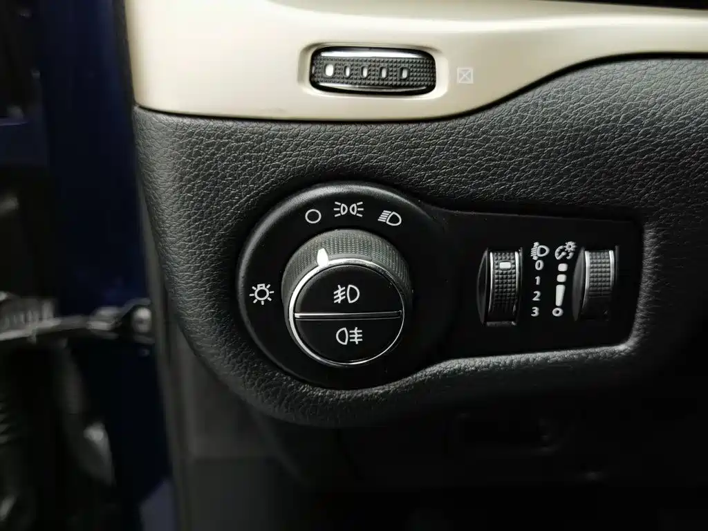 Jeep Cherokee 2018 — фото 21