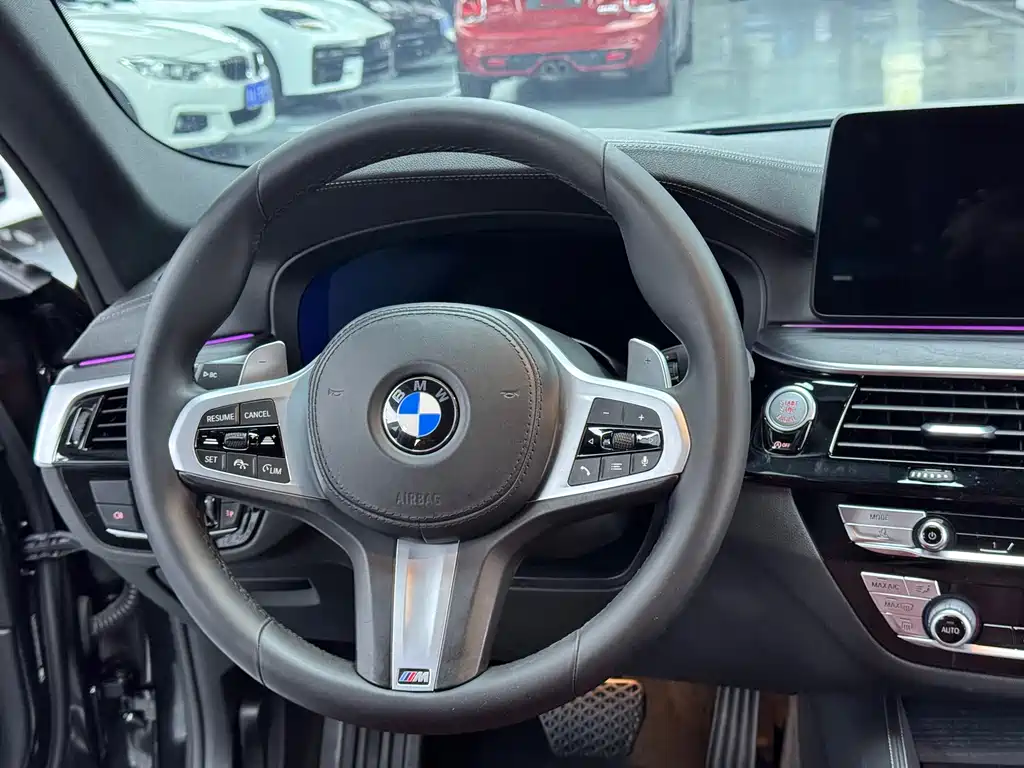 BMW 5 Series 2021 — фото 12