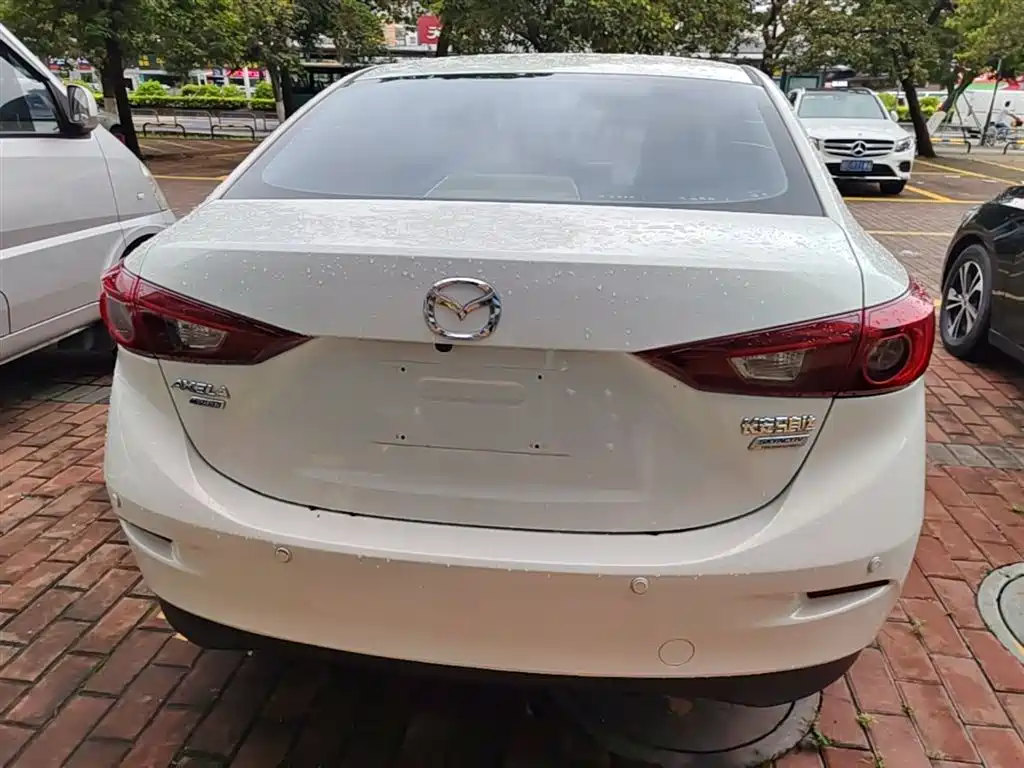 Mazda 3 Axela 2016 — фото 6
