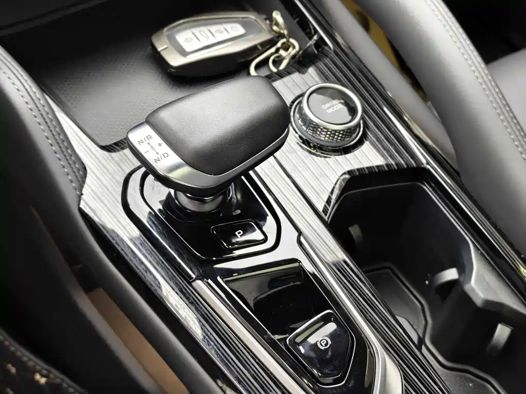 Geely Xingyue L 2024 — фото 15