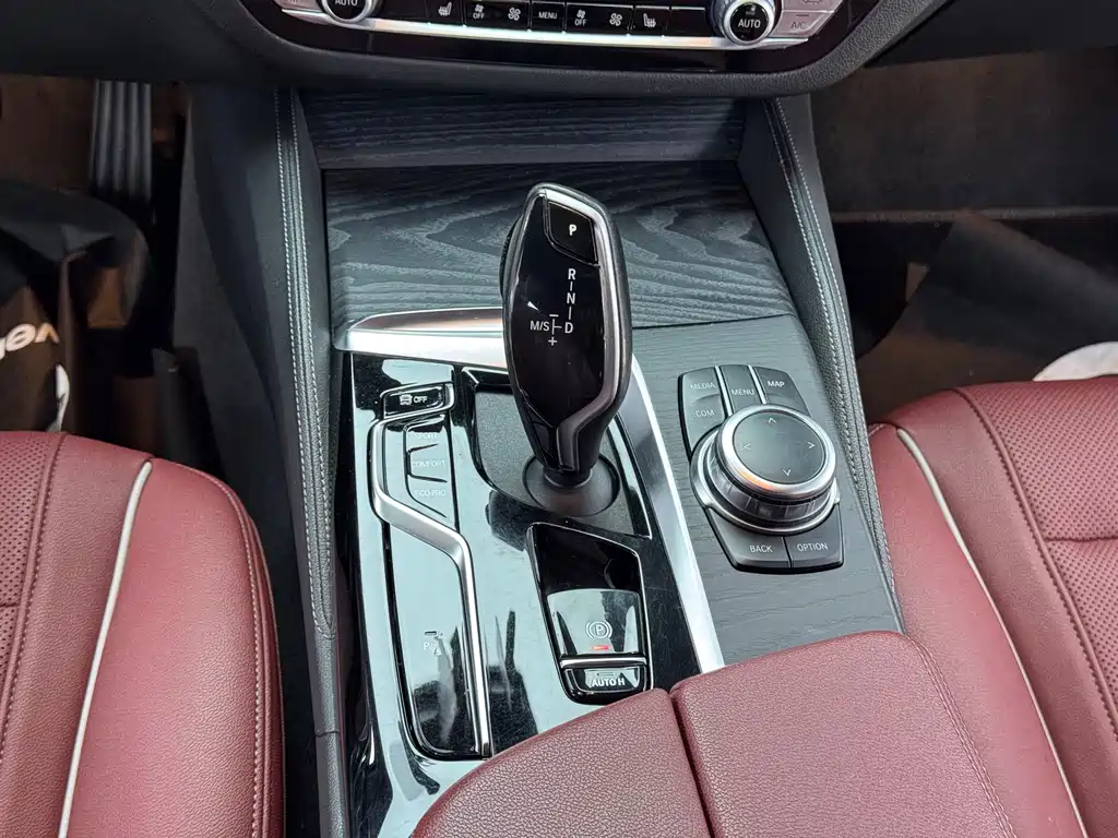 BMW 5 Series 2021 — фото 11