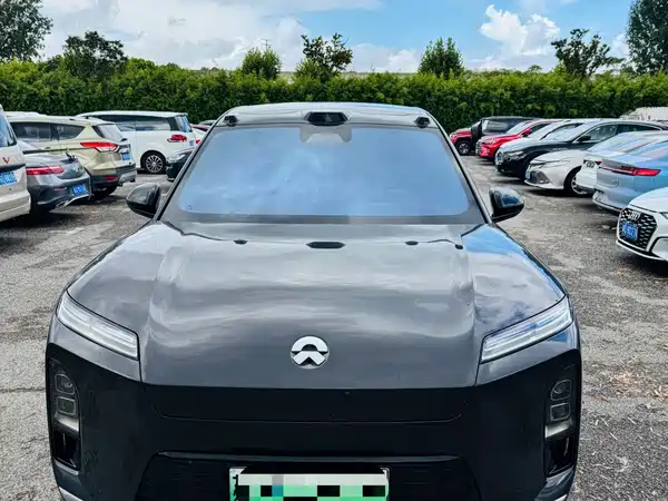 NIO ES8 2025
