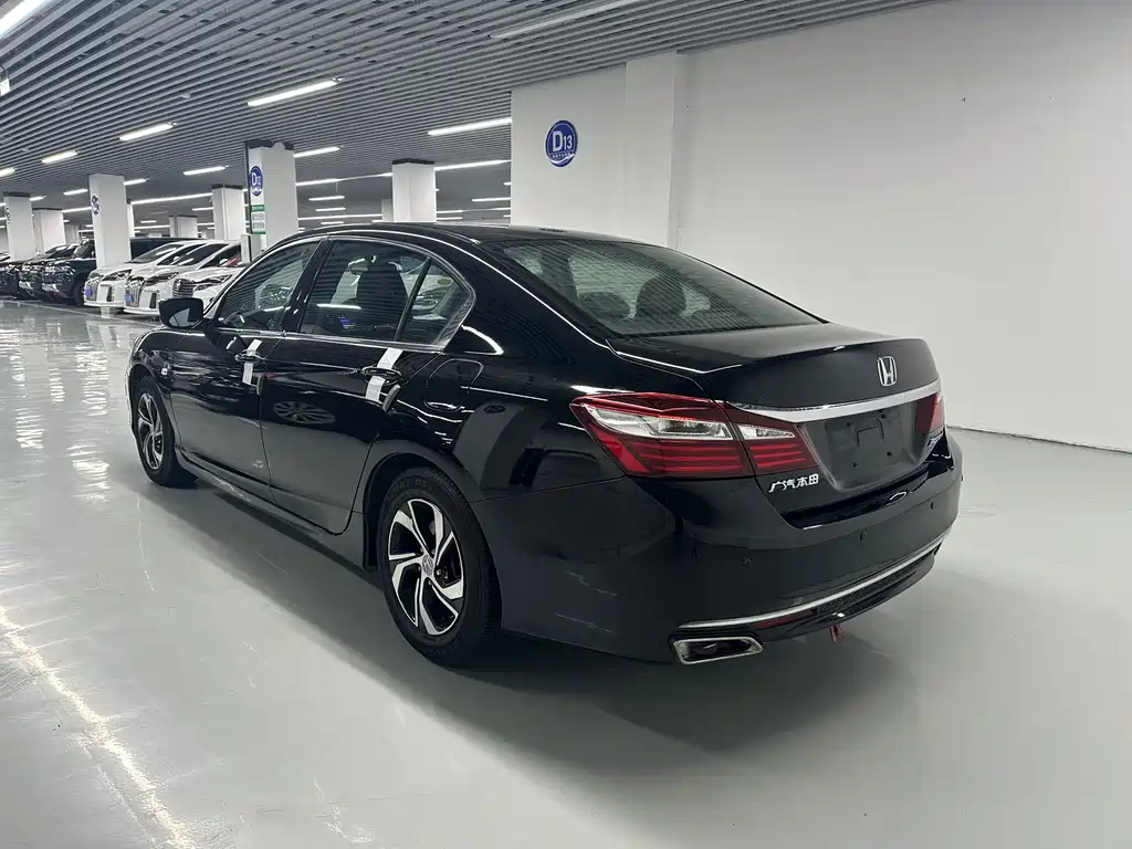 Honda Accord 2017 — фото 16