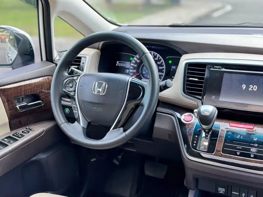 Honda Odyssey 2015 — фото 10