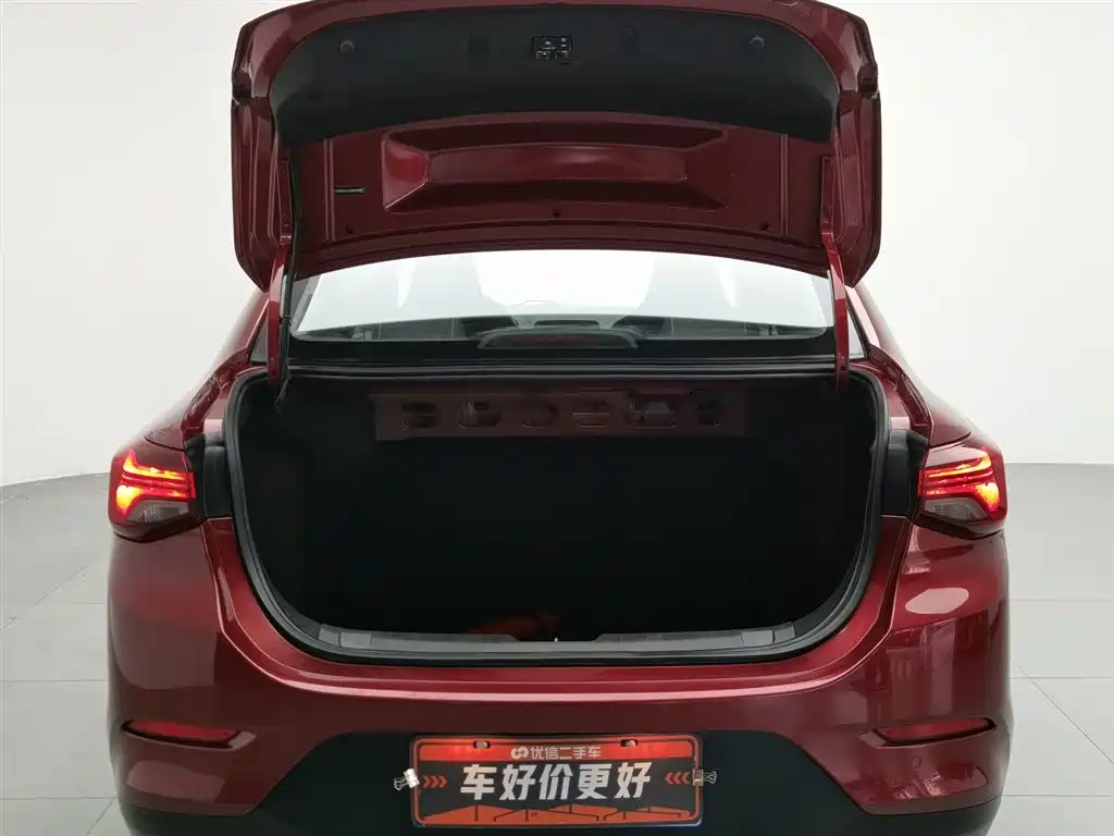 Chevrolet Cavalier 2019 — фото 16