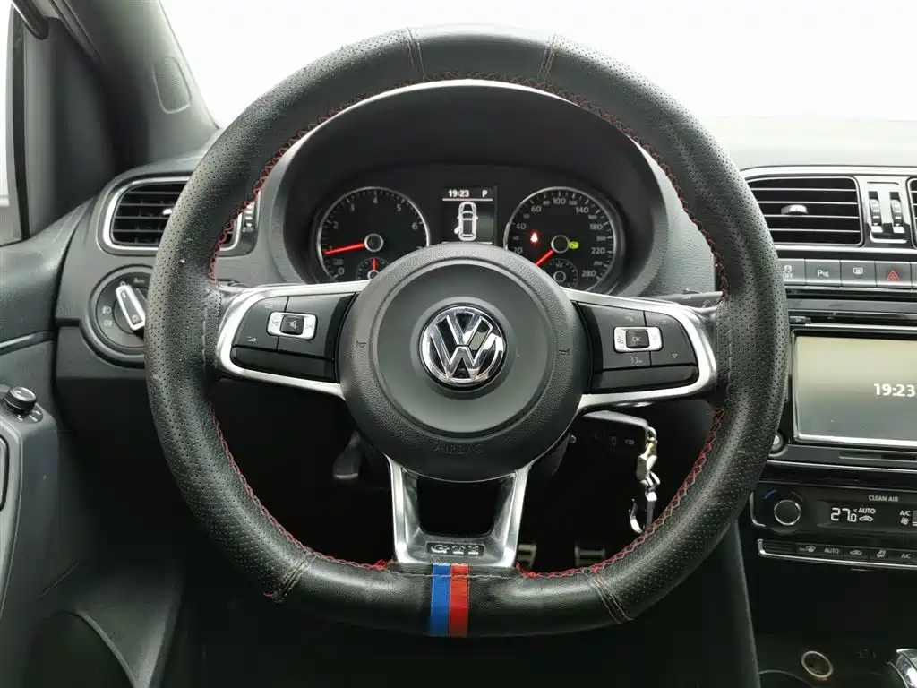 Volkswagen Polo 2016 — фото 11