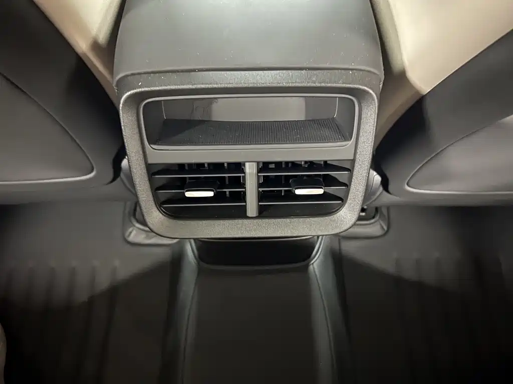 Volvo XC70 Plug-In Hybrid 2026 — фото 14