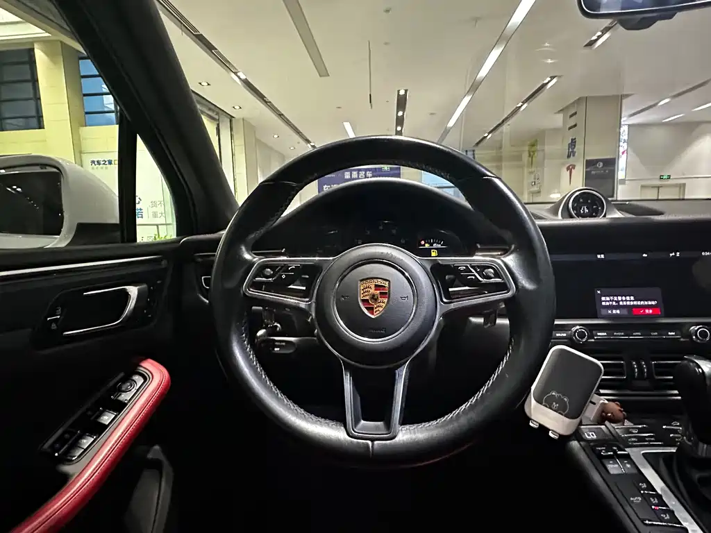 Porsche Macan 2020 — фото 14
