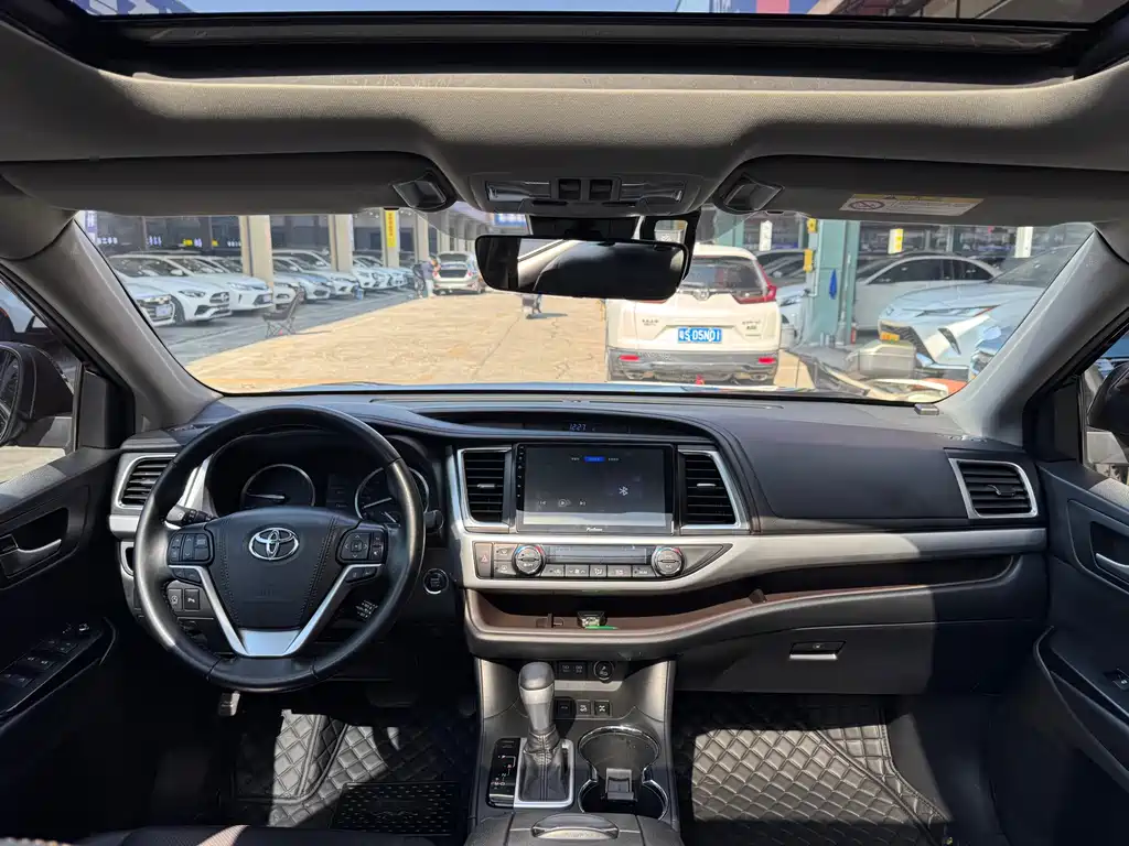Toyota Highlander 2020 — фото 13