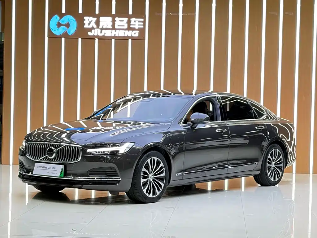 Volvo S90 Plug-In Hybrid 2023 — фото 1