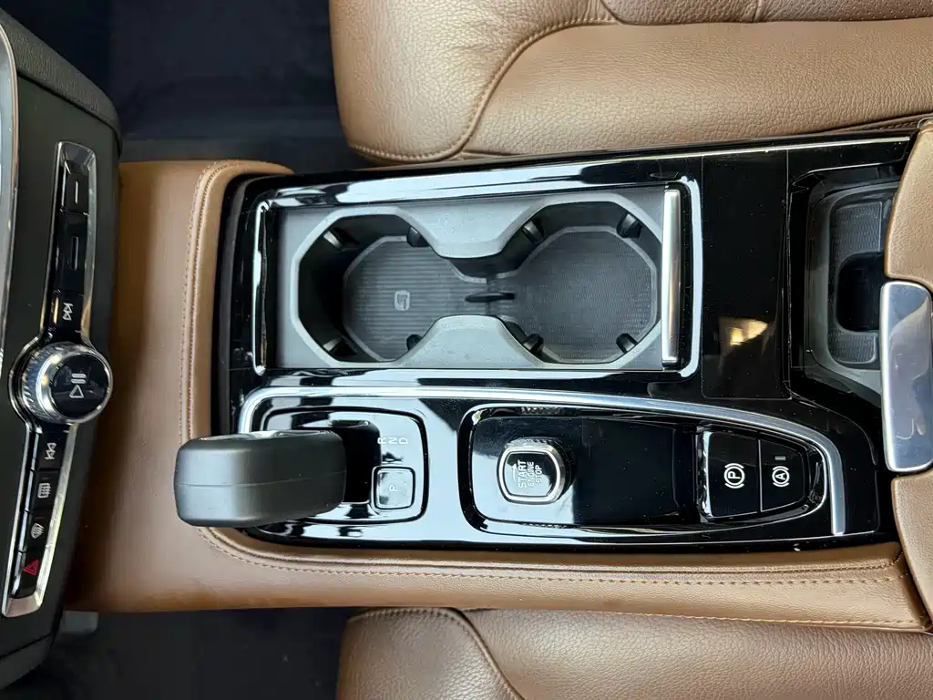 Volvo S90 Plug-In Hybrid 2023 — фото 8