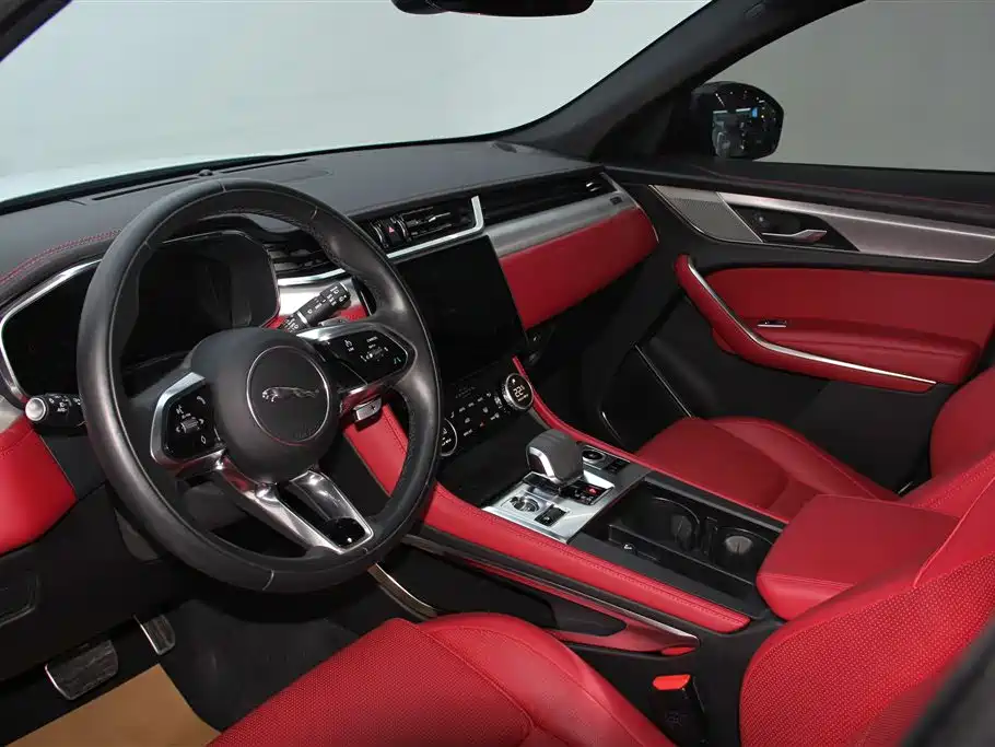 Jaguar F-PACE 2023 — фото 31