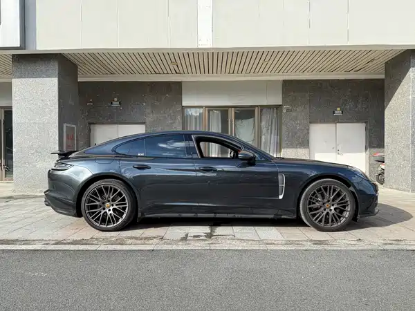 Porsche Panamera 2023