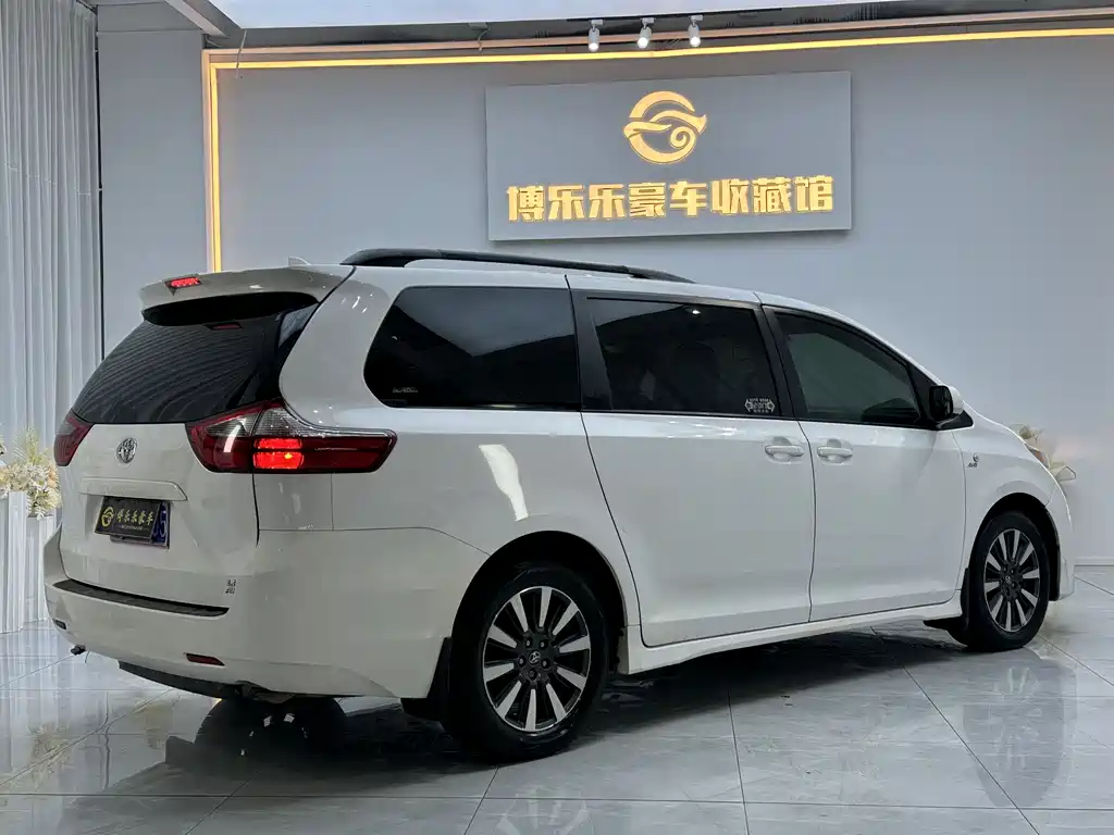 Toyota Sienna 2020 — фото 10