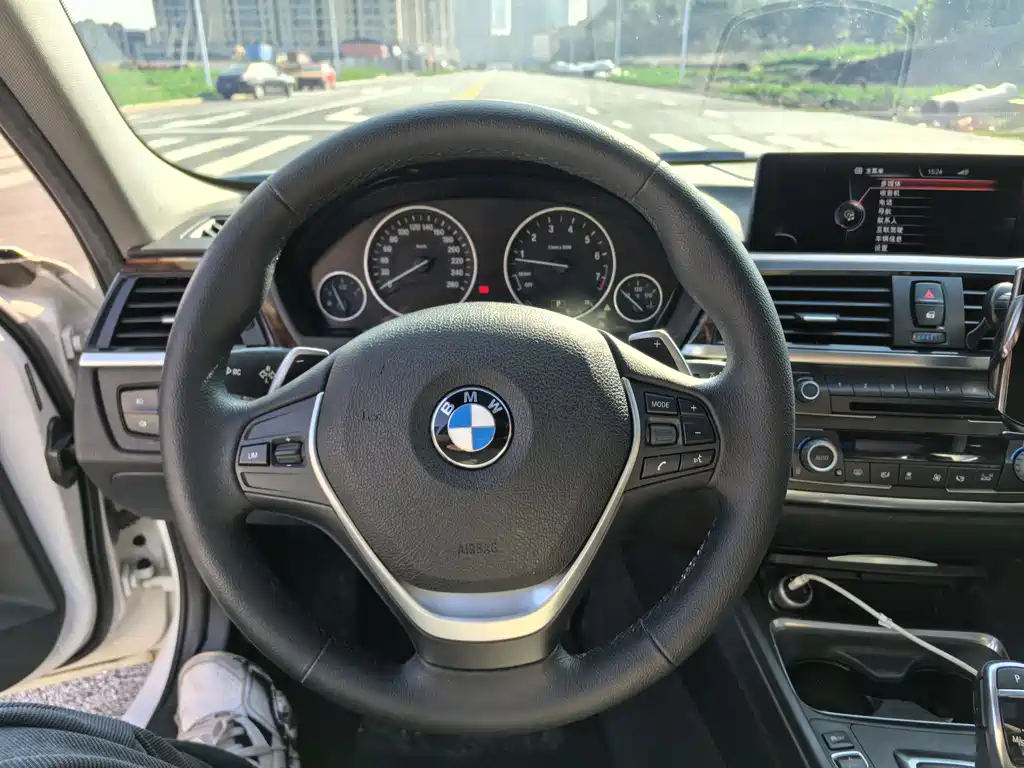 BMW 3 Series 2015 — фото 13