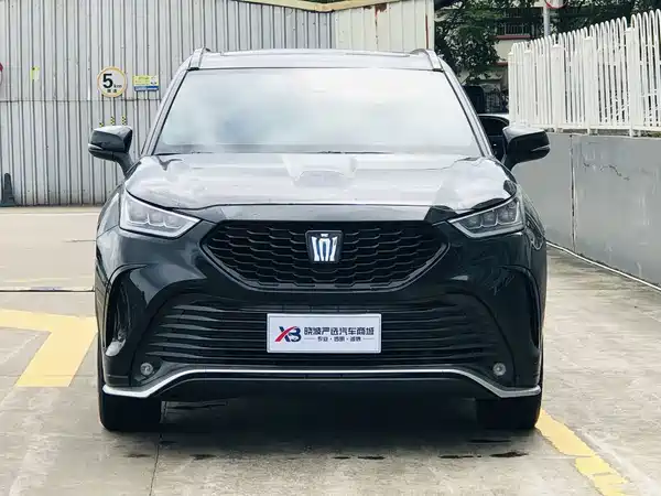 Toyota Crown Kluger 2024