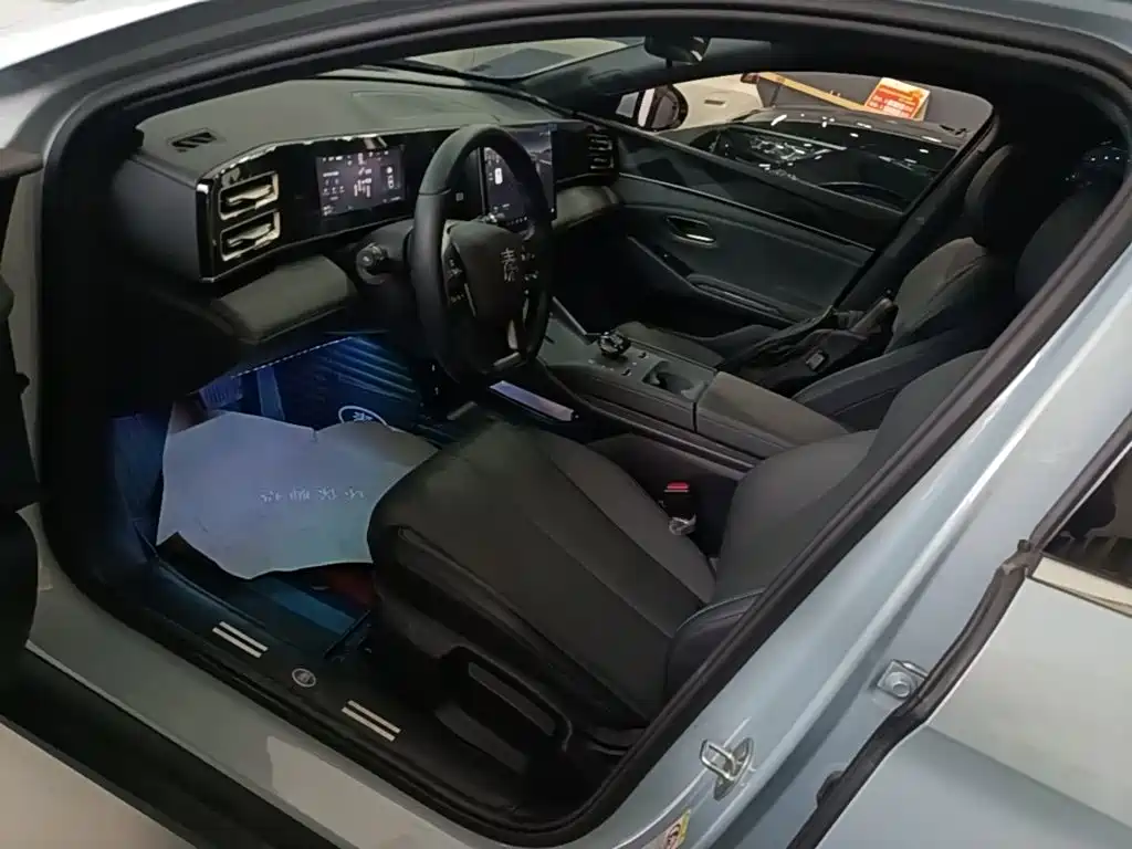 BYD Qin L 2025 — фото 16