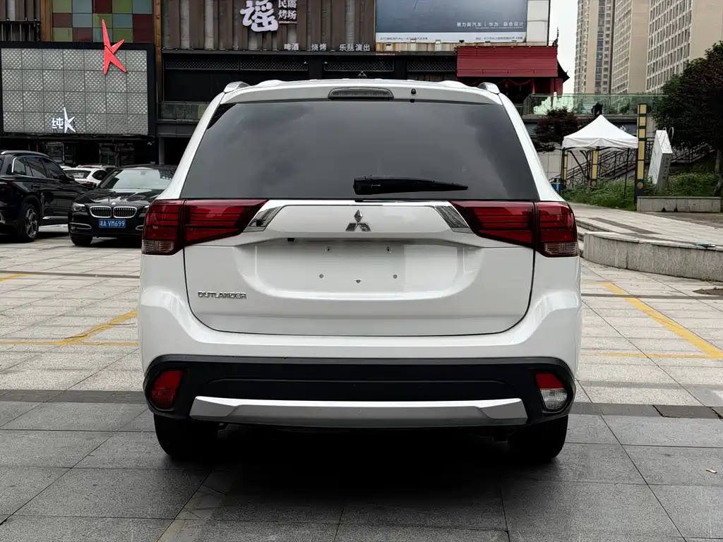 Mitsubishi Outlander 2016