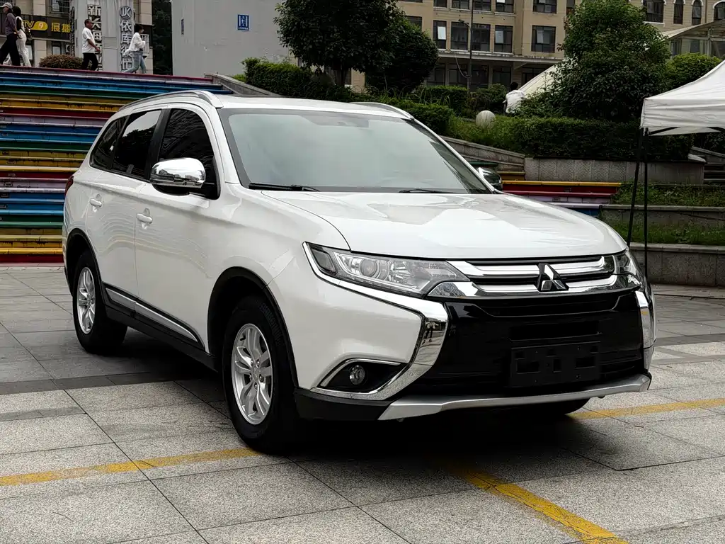 Mitsubishi Outlander 2016