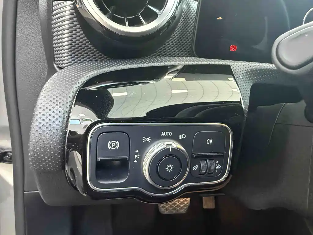 Mercedes-Benz A-Class 2022 — фото 8
