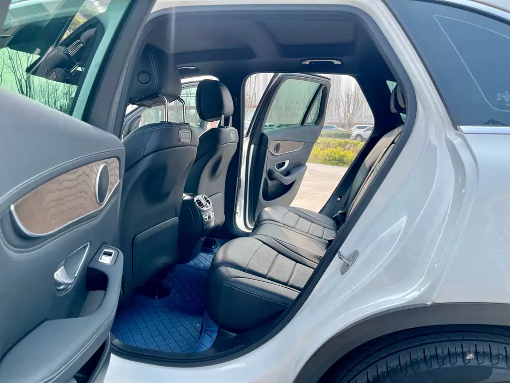 Mercedes-Benz GLC 2018 — фото 14