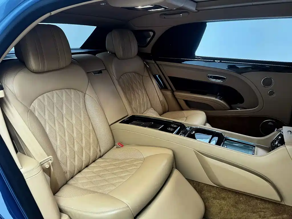 Bentley Mulsanne 2017 — фото 23