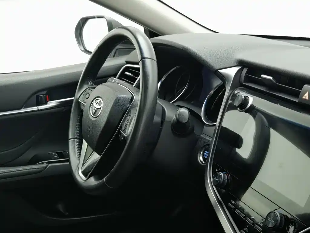 Toyota Camry 2020 — фото 22