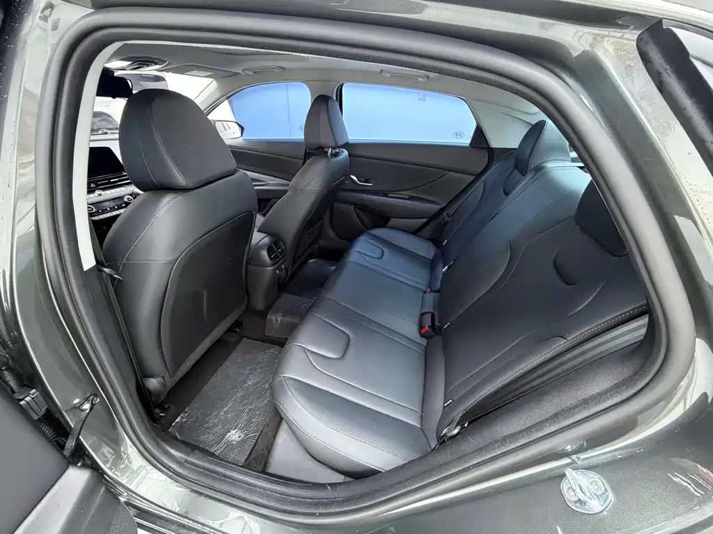 Hyundai Elantra 2023 — фото 15
