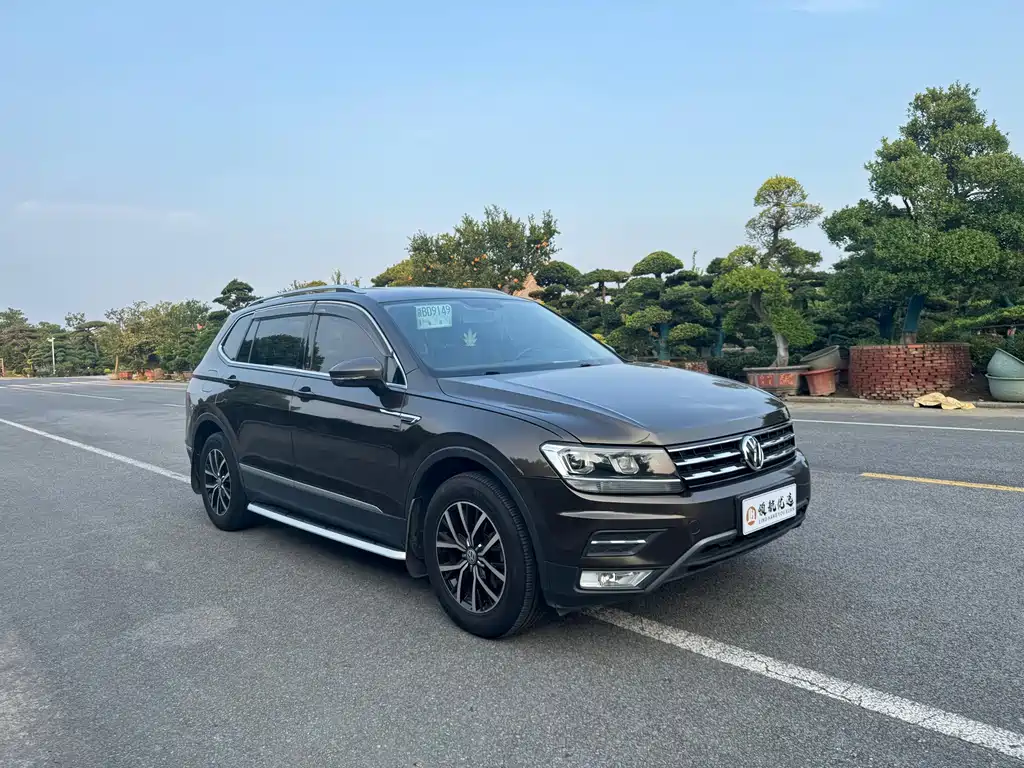 Volkswagen Tiguan L 2017 — фото 2