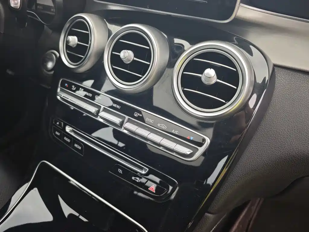 Mercedes-Benz GLC 2017 — фото 21