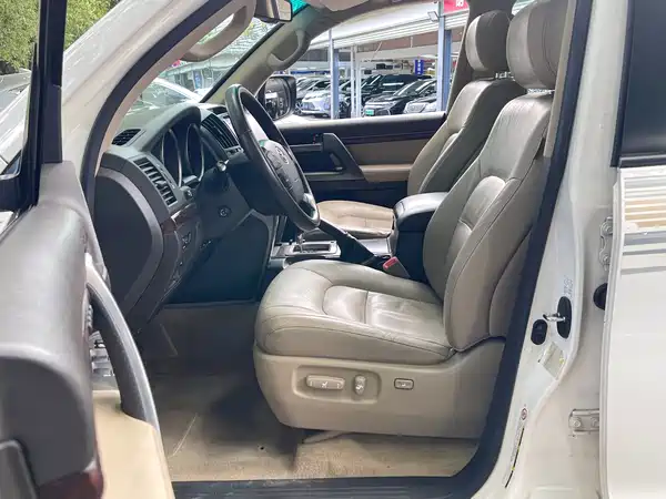 Toyota Land Cruiser 2010