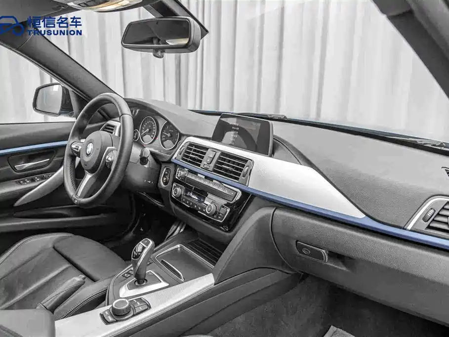 BMW 3 Series 2019 — фото 14