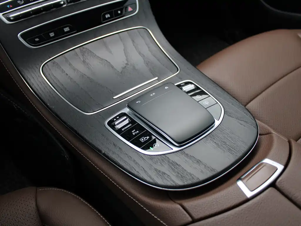 Mercedes-Benz E-Class 2022 — фото 20