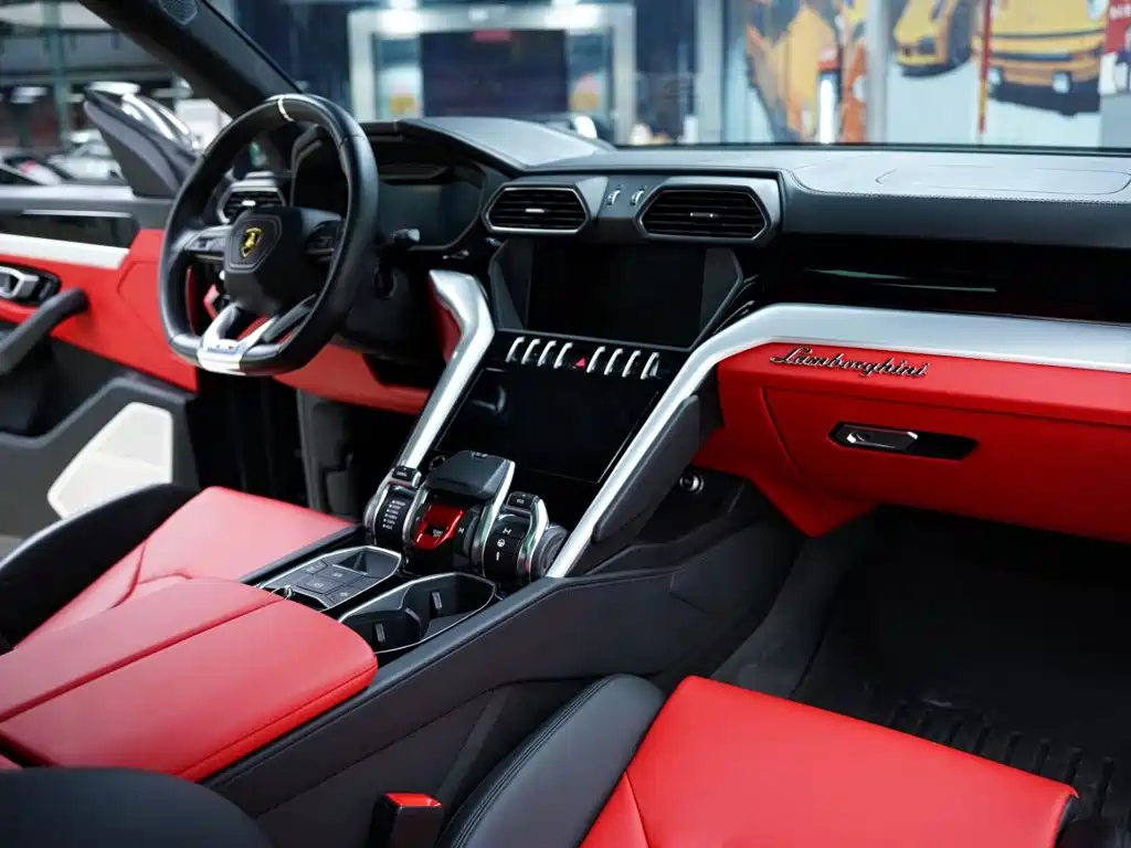 Lamborghini Urus 2019 — фото 47