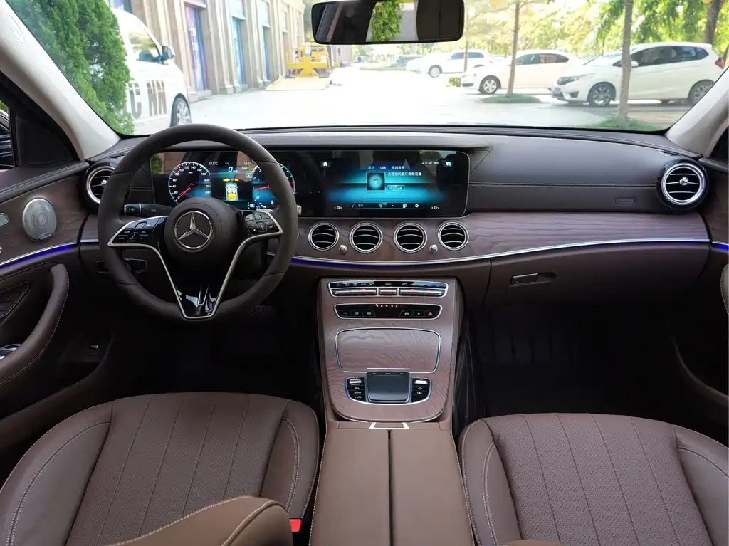 Mercedes-Benz E-Class 2023 — фото 26