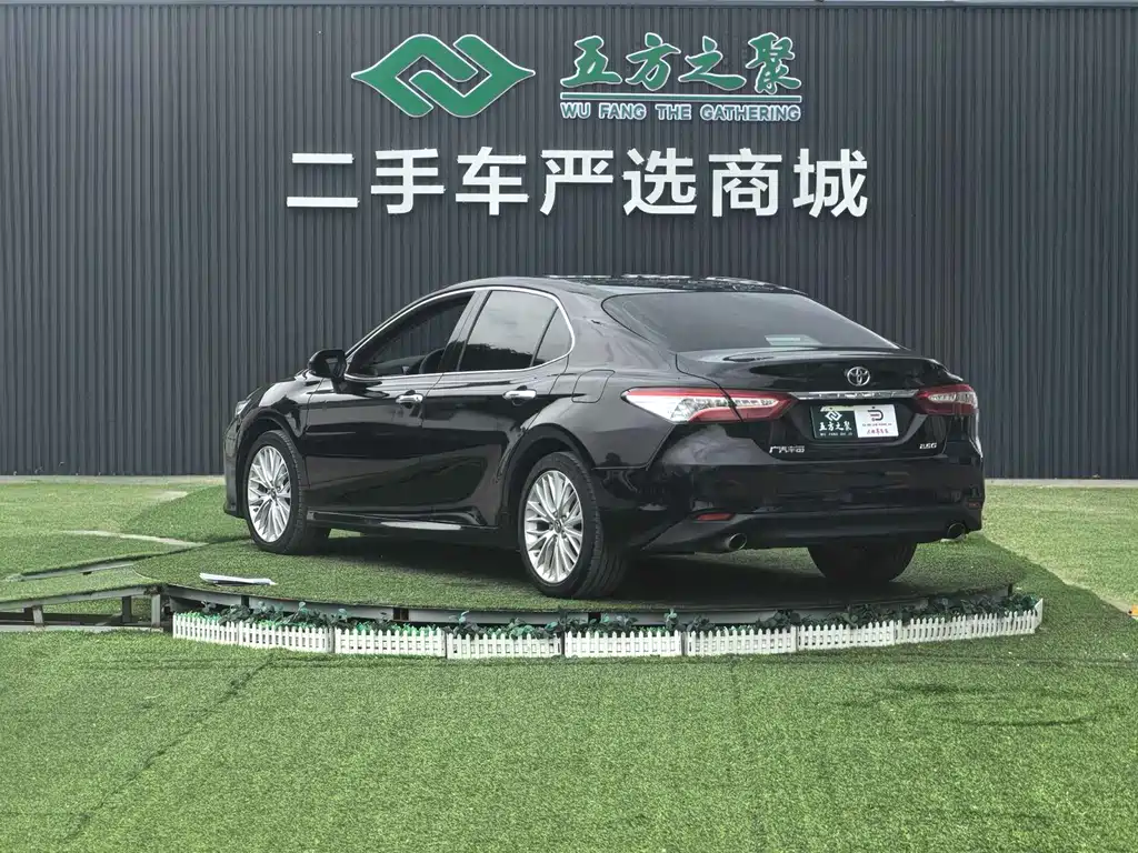 Toyota Camry 2019 — фото 22