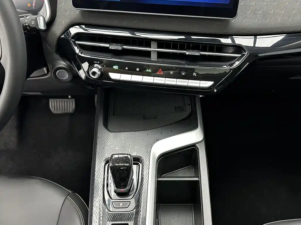Haval Red Rabbit 2023 — фото 16