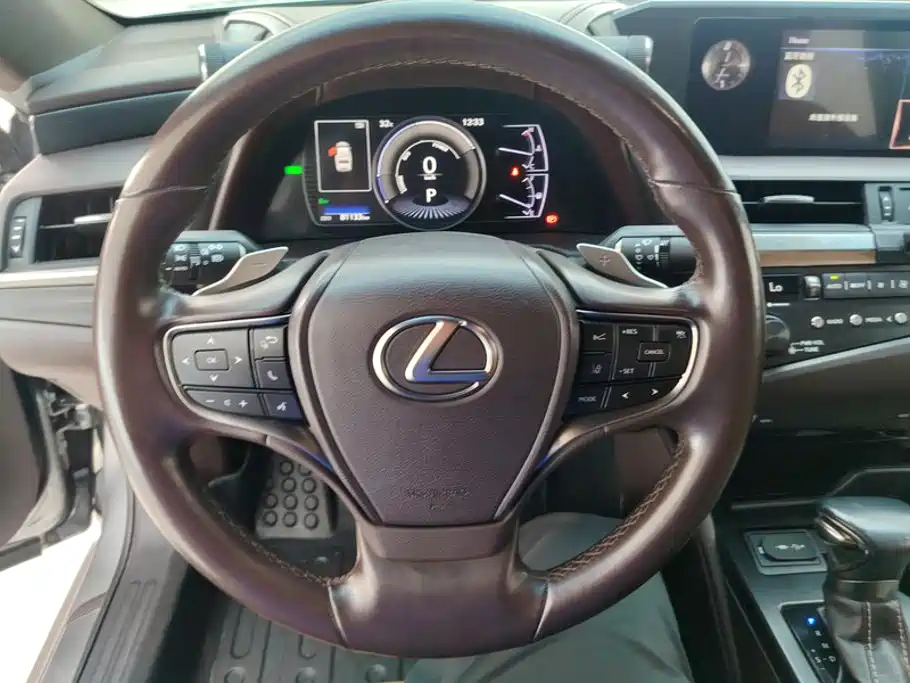 Lexus ES 2019 — фото 15