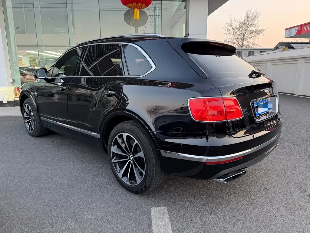 Bentley Bentayga 2017 — фото 6