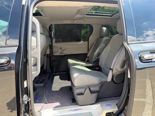Toyota Granvia 2024
