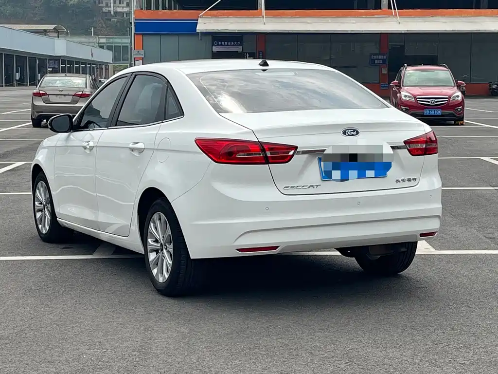 Ford Escort 2018 — фото 11