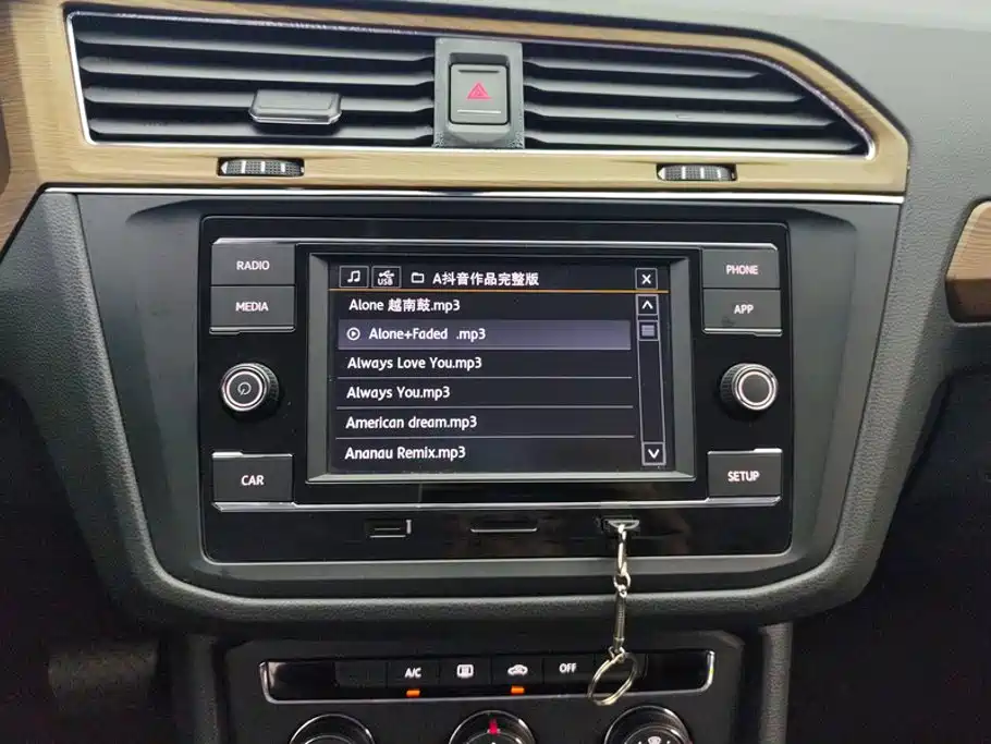 Volkswagen Tiguan L 2018 — фото 13