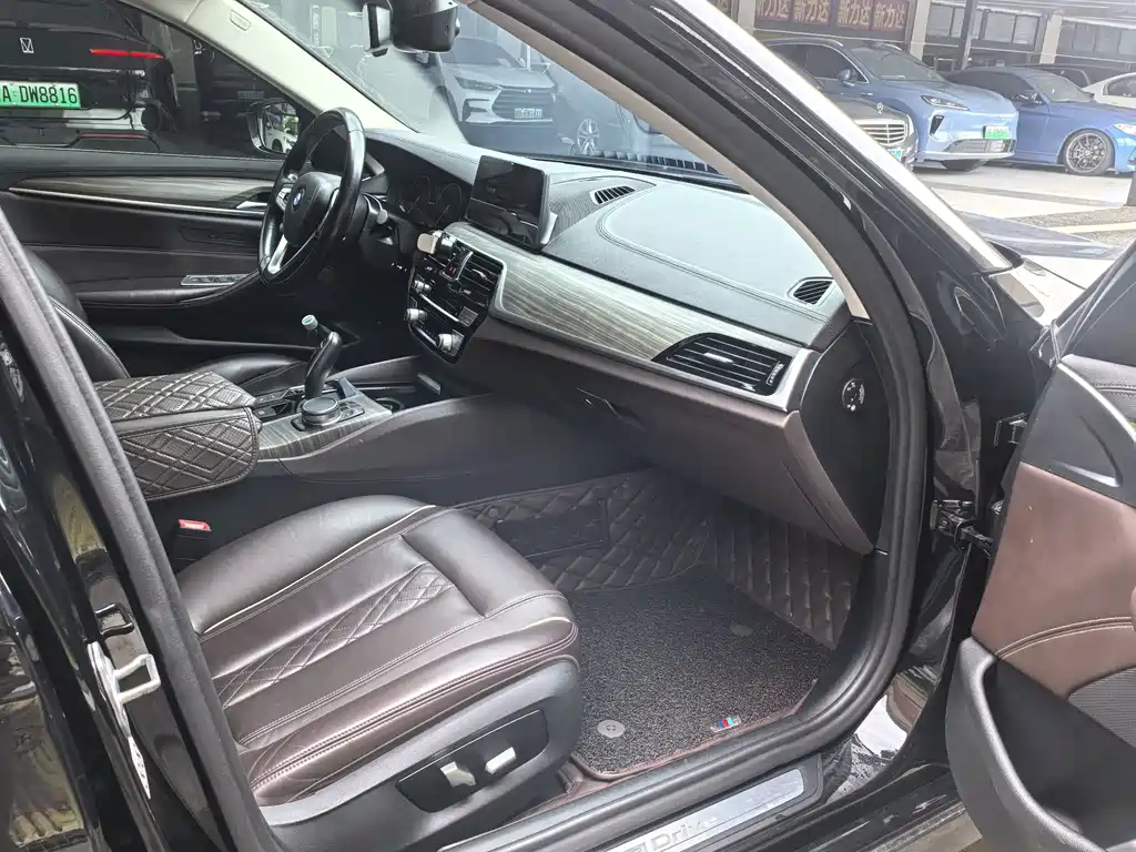 BMW 5 Series New Energy 2019 — фото 13