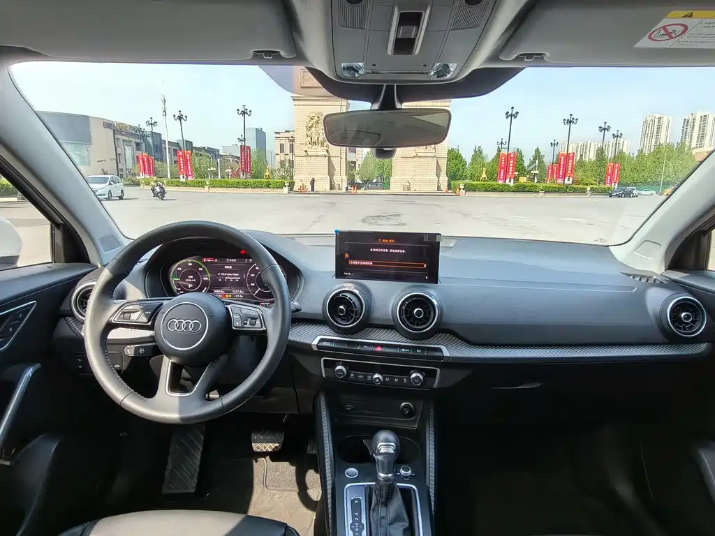 Audi Q2L E-Tron 2020 — фото 20