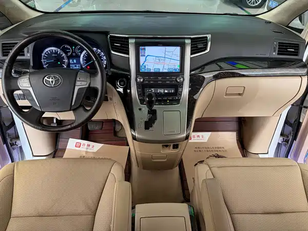 Toyota Alphard 2013