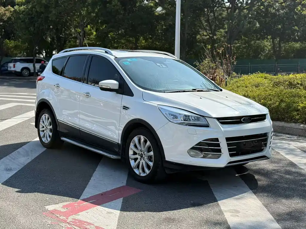 Ford Kuga 2014 — фото 1
