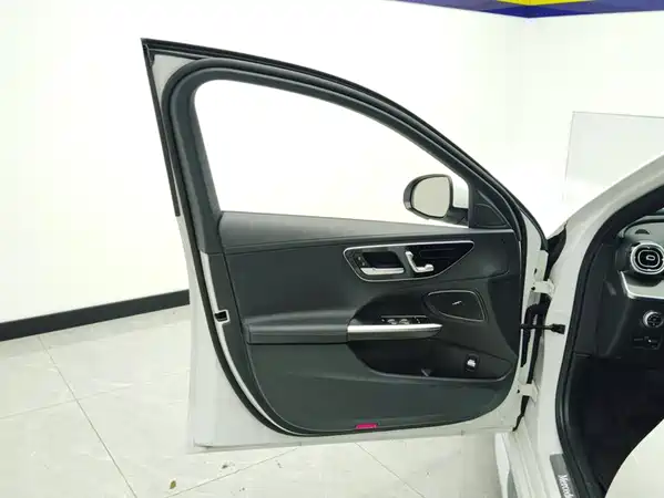 Mercedes-Benz C-Class 2023