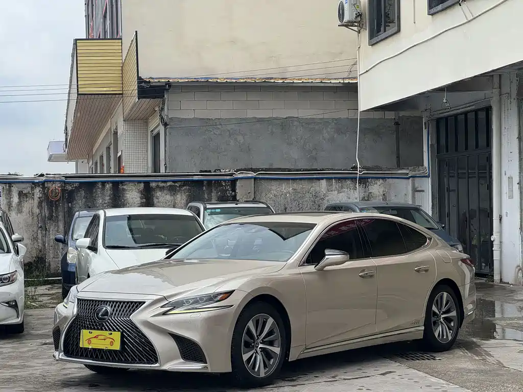 Lexus LS 2019 — фото 1